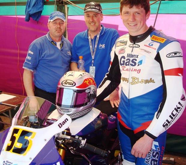 Dan Kneen with team sponsor Dave Evans of MarksBlooom Racing and mechanic Wayne (Andy Stewart)